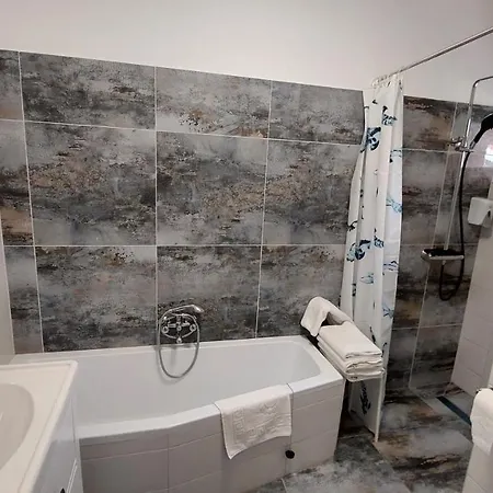 Topart C Holiday home Balatonfenyves
